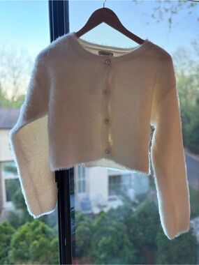Francesca's Collections Ivory Fuzzy Cropped Cardigan
